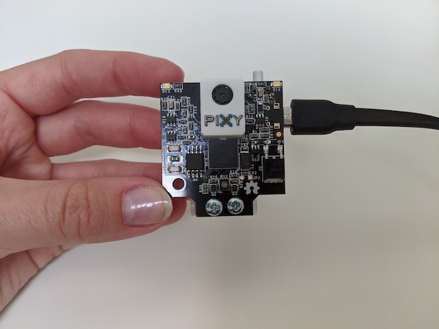 Pixy2 Frontansicht mit USB Kabel